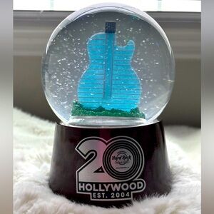 ❗️SEMINOLE HARD ROCK CASINO HOLLYWOOD FL LIMITED EDITION 20th SNOW GLOBE & COIN
